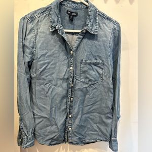 GAP Medium Indigo Button Up Boyfriend Fit Top 100% Lyocell